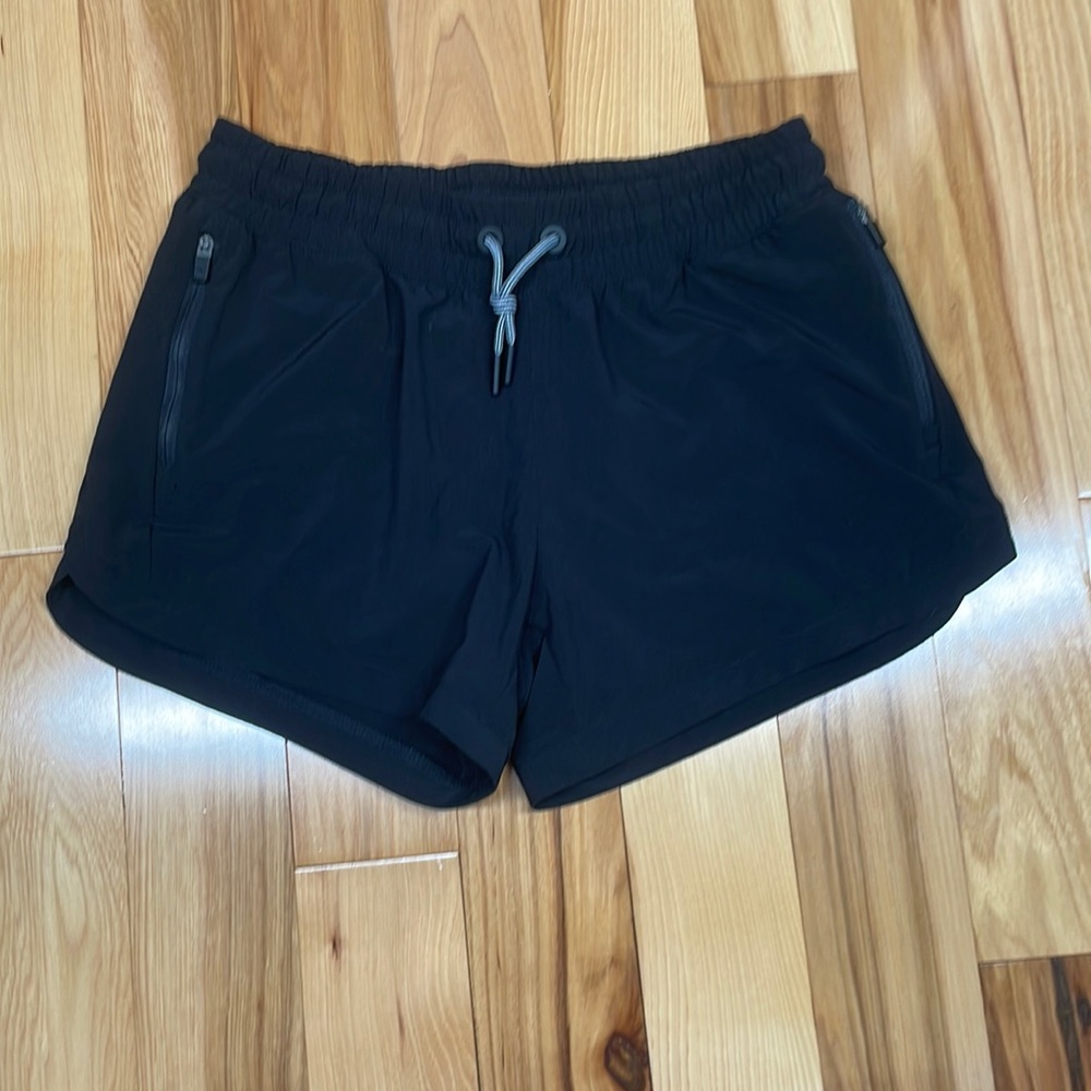 Athleta Athlete Girl Black All Play 3” Short only worn once XL/14yrs (Juniors)